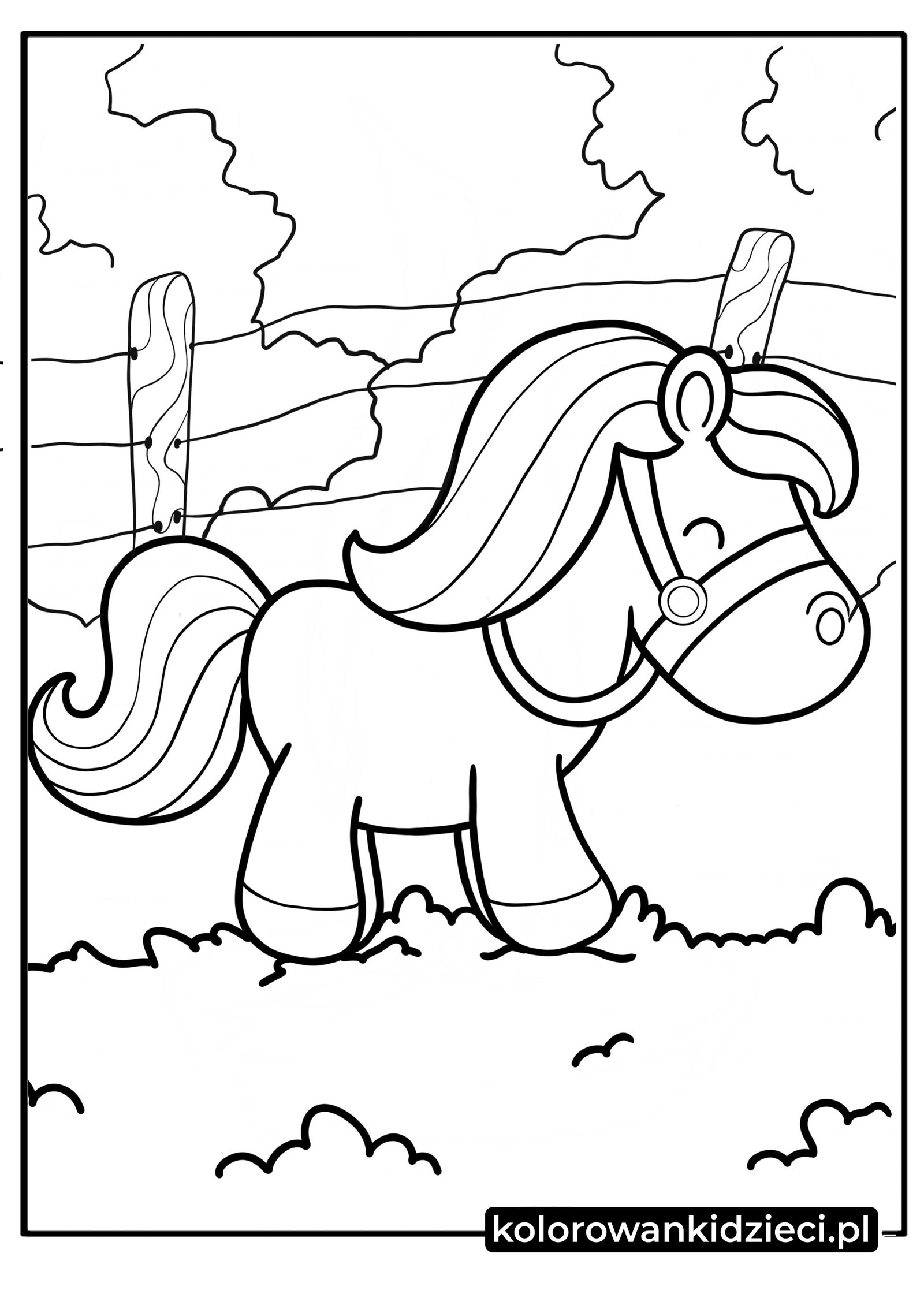 Uśmiechnięty konik z gęstą grzywą na tle płotu i drzew – darmowy konik do kolorowania do druku.